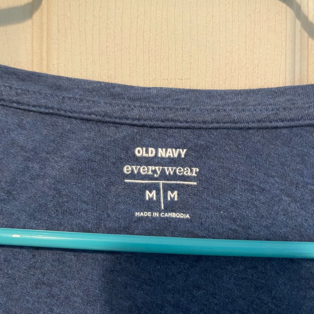 Old navy long sleeve shirt size medium